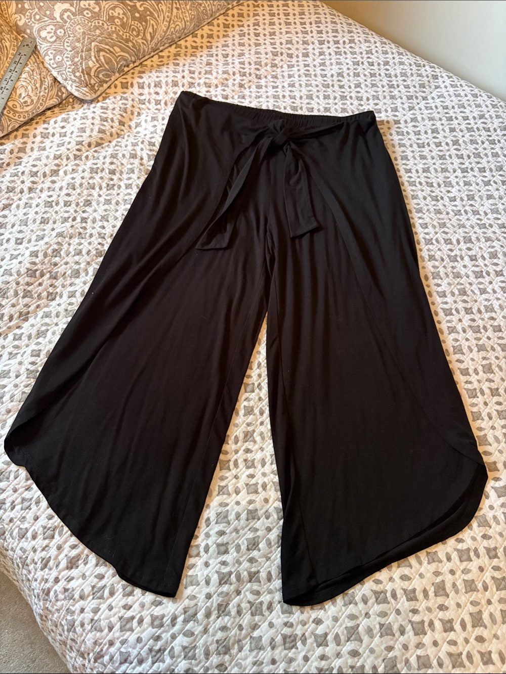 Kate & Mallory Black Wide-Leg Tie-Waist Pants
